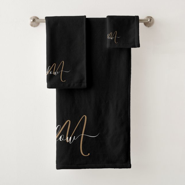 Modern Gold Monogram Script Name Badhandtuch Set (Insitu)