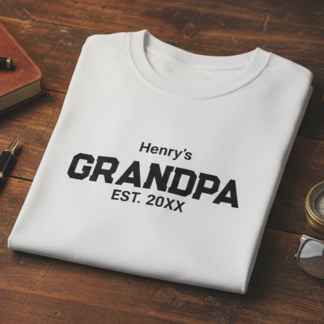 Modern Grandpa Established Est. Name Year  T-Shirt (Von Creator hochgeladen)