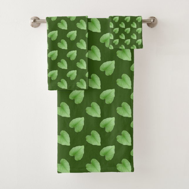 Modern Green Leaf Muster auf Forest Green Badhandtuch Set (Insitu)