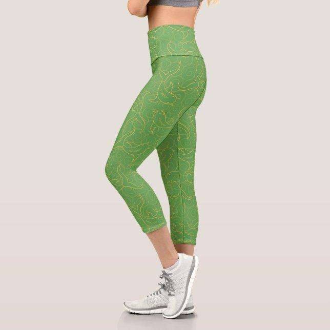 Modern Green mit Golden Koi Fish Capri Leggings (Links)