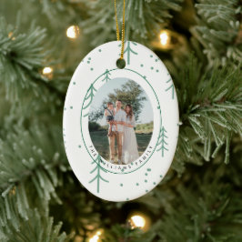 Modern Green Tree Family Photo Oval Holiday Keramik Ornament