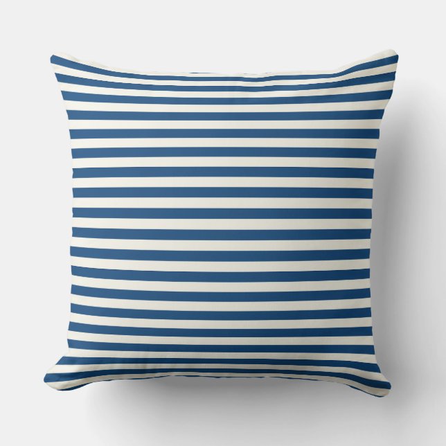 Modern Half-Inch Blue & White Stripe Pattern Kissen (Vorderseite)