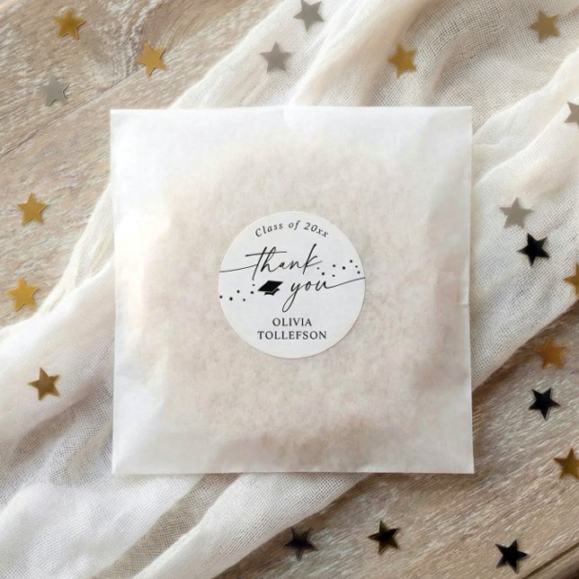 Modern Handwriting 2026 Graduation Thank You Favor Runder Aufkleber (Modern simple graduation thank you stickers for favors and thank you card envelopes.)