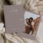 Modern Heart Save the Date Kalender Fotokarte<br><div class="desc">Diese minimale und moderne Save the Date Hochzeitskarte ist die perfekte Möglichkeit,  Ihre Freunde und Familie über Ihre Hochzeit zu informieren. Um das Herz zu Ihrem Hochzeitstag zu verschieben,  wählen Sie den Button 'Bearbeiten mit dem Design-Tool'.</div>