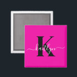 Modern Hot Pink Black Script Monogram Magnet<br><div class="desc">Dieser schlichte,  elegante 2"-eckige Magnet mit Ihrem Vornamen in einem trendigen Script-Schriftart in Weiß und Ihrem ersten Einstieg in einen modernen,  schwarzen Kappenhain-Schriftart ist perfekt für Sie. Es ist stilvoll und trendig und dennoch sehr klassisch. Es wird fabelhaft auf Ihrem Aktenschrank,  Kühlschrank,  Schreibtisch aussehen.</div>