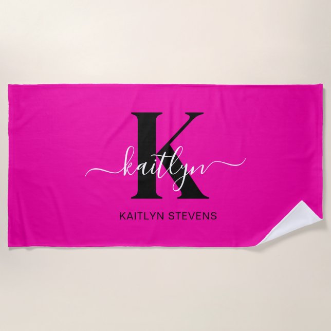 Modern Hot Pink Black Script Monogram Strandtuch (Vorderseite)