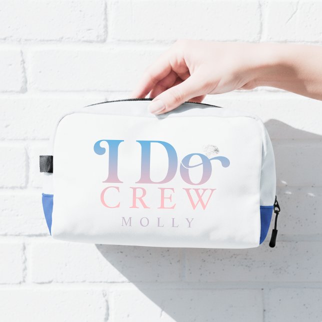 Modern I Do Crew Pastel Gradient Bridesmaid Waschbeutel (Get the crew together in style with this trendy "I Do Crew" design!)