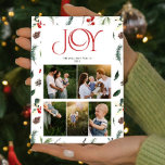 Modern Jodern Red Berry Botanical 5 Foto Weihnacht Feiertagskarte<br><div class="desc">Machen Sie Weihnachtsgrüße in diesem Jahr ganz besonders mit unserer Modern Joy Red Berry Botanical 5 Foto Weihnachtskarte! Diese moderne und schicke Urlaubskarte hat die ganze Eleganz einer formalen Urlaubskarte, während sie gleichzeitig den hellen und fröhlichen Geist der Saison bewahrt. Das Cover zeichnet sich durch eine schöne, tiefrote Typografie aus...</div>
