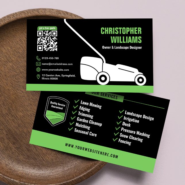 Modern Landscaping Lawn Mowing Black Green QR Code Visitenkarte (Modern Landscaping Lawn Mowing Black Green QR Code Business Card)