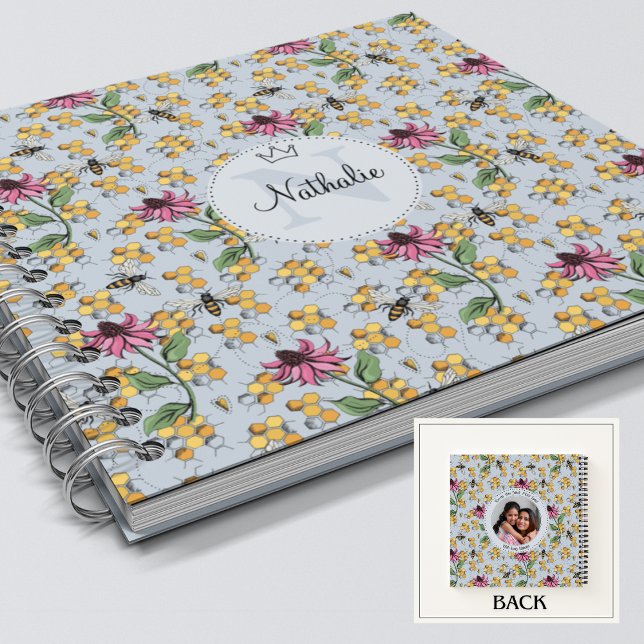 Modern Light Blue Queen Bee & Blume Feminine Notizbuch (Beautiful Nature Queen Bee, Honeycomb & Pink Exotic Flower Monogram & Name Custom Square Notebook. )