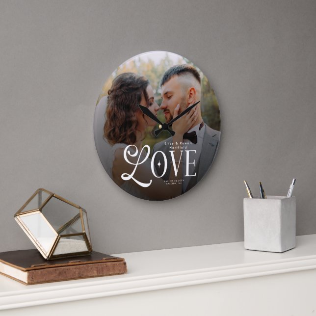 Modern Love Custom Wedding Photo Couples Monogram Große Wanduhr (Büro)