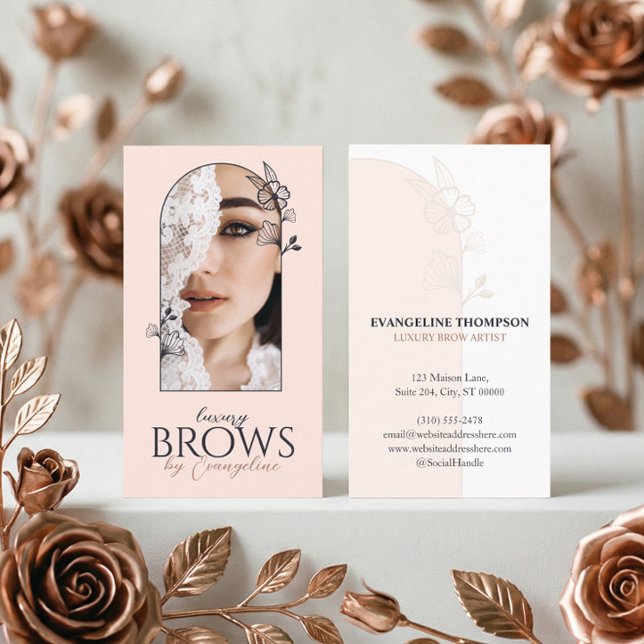 Modern Luxe Brow Specialist Floral Rose Arch Photo Visitenkarte (Modern Luxe Brow Specialist Floral Rose Arch Photo Business Card)