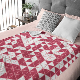 Modern Magenta Pink White Geometric Triangle Fleecedecke