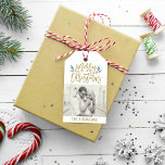 Modern Merry Christmas Antique Gold Script Foto Geschenkanhänger<br><div class="desc">Stylish Merry Christmas holiday gift tag feature antique gold script writing and accents of green branch with holly leaves and red berries. Personalize with custom name / family and add a favorite foto. A pattern of horizontal stripes dresses up the back of the card. The white and antique gold background...</div>