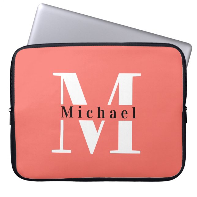 Modern Minimal Coral Initial + Name Monogram Laptopschutzhülle (Vorderseite)