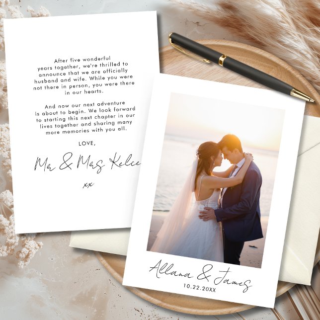 Modern Minimal Just Married Photo Announcement Einladung (Elegant wedding announcement card set featuring a couple kissing at sunset.)