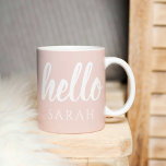Modern minimale Pastel Pink Hallo und Sie nennen Kaffeetasse<br><div class="desc">Modern minimale Pastel Pink Hallo und Sie nennen</div>