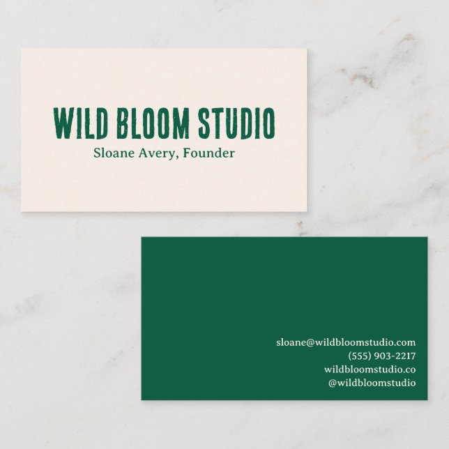 Modern Minimalist Green Typography Clean Bold Visitenkarte (Vorne/Hinten)