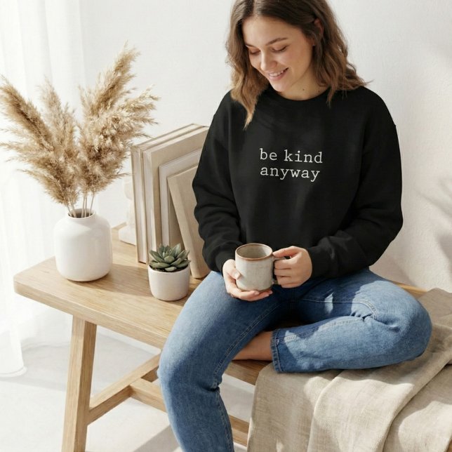 Modern Minimalist Kindness Quote Typewriter Font Sweatshirt (Von Creator hochgeladen)