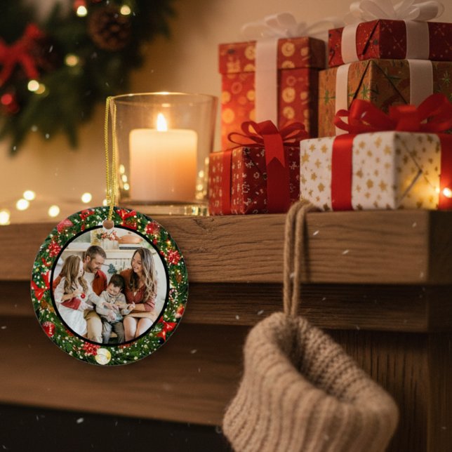 Modern Minimalist Merry Christmas Family Photo Keramik Ornament (Von Creator hochgeladen)