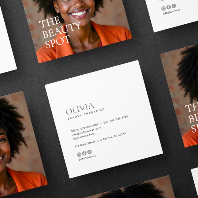 Modern Minimalist Photo & Socials Beauty Quadratische Visitenkarte (Von Creator hochgeladen)