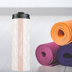 Modern minimalist staubrosa weiße Blumenschrift Thermosbecher