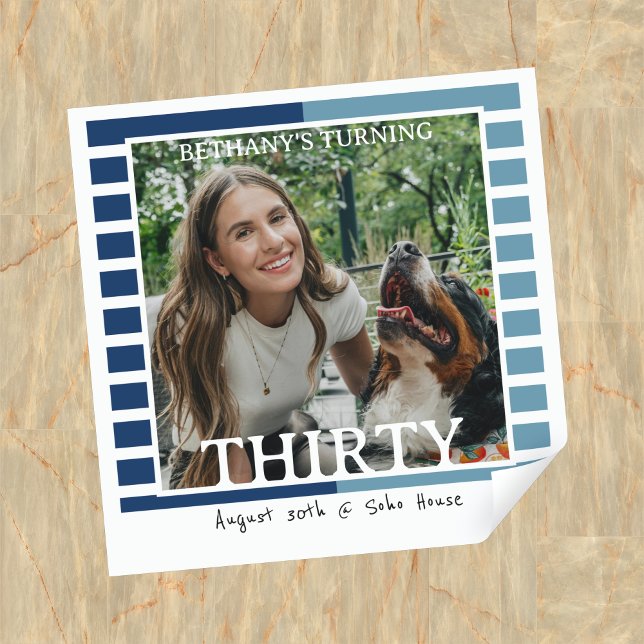 Modern Minimalist Striped 30th Birthday Photo Quadratischer Aufkleber (Celebrate the beginning of a new decade with this Modern Minimalist Striped 30th Birthday Sticker!)