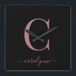 Modern Minimalistische Rose Gold Monogram Script N Quadratische Wanduhr<br><div class="desc">Chic Elegant Rosa Gold Monogram Script auf einer schicken Black Wall Uhr. Einfach mit Ihrem eigenen Namen und Ihren eigenen Details anpassen. Ideal für Ihren luxuriösen Lifestyle! Bitte kontaktieren Sie uns unter cedarandstring@gmail.com ,  wenn Sie Hilfe beim Design oder den passenden Produkten benötigen.</div>