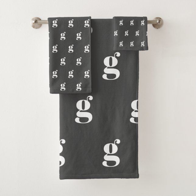 Modern Monogram Initial Letter Black and White Badhandtuch Set (Insitu)