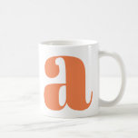 Modern Monogram Initial Letter in Orange Kaffeetasse<br><div class="desc">Niedliches modernes Monogramm mit dem ersten Buchstaben Ihrer Wahl,  in Pastellrosa und Orange.</div>