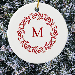 Modern Monogram Initial Red Leaf und Berry Wreath Keramik Ornament