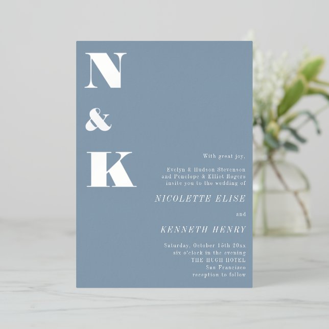 Modern Monogram Initials Dusty Blue Bold Wedding  Folieneinladung (Stehend vorne)