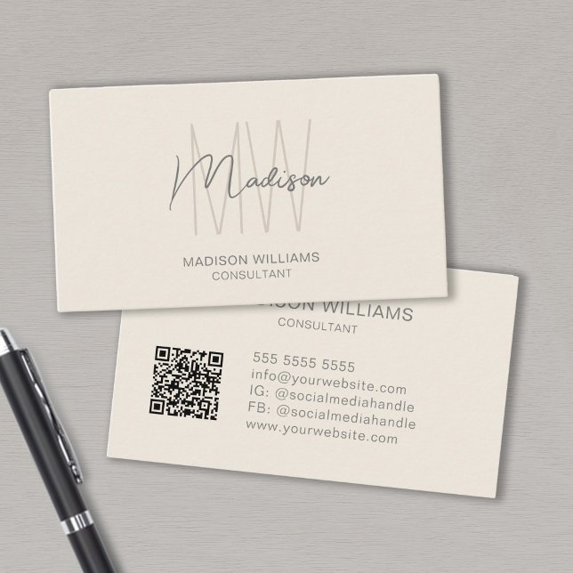 Modern Monogram Logo QR Code Cream Tan Consultant Visitenkarte (Modern Monogram Logo QR Code Cream Tan Consultant Business Card)