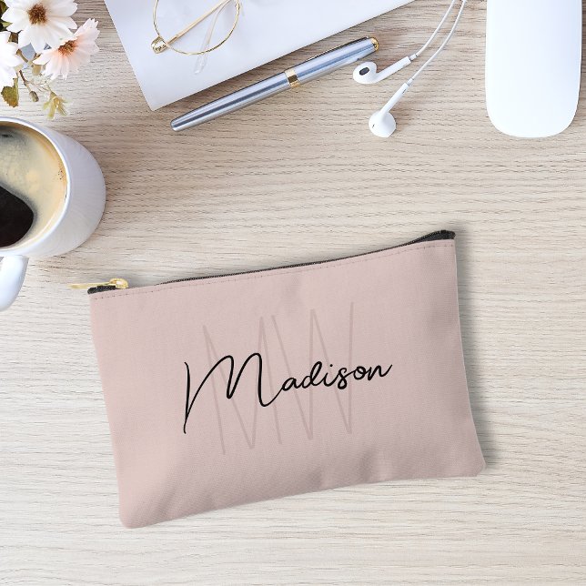 Modern Monogram Name Script Blank Pink Zubehörtasche (Modern Monogram Name Script Blush Pink Accessory Pouch)
