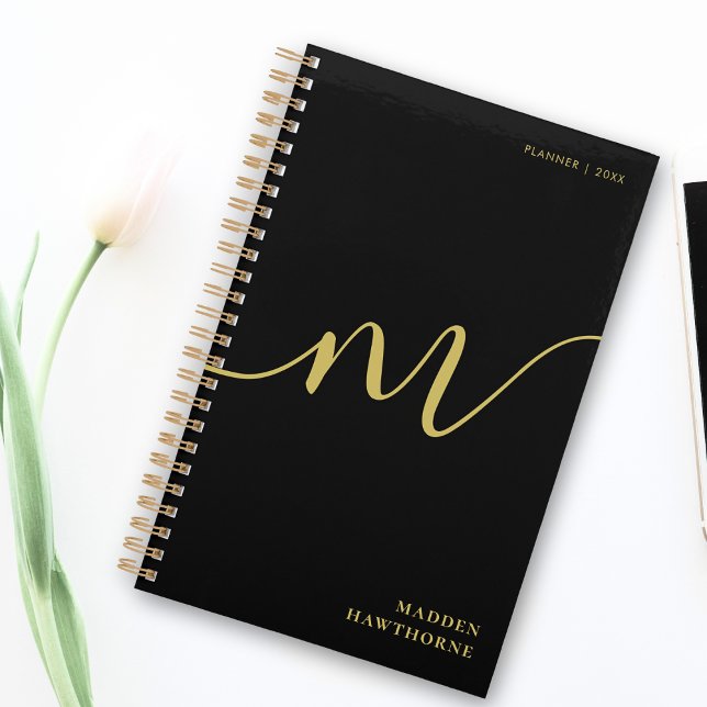 Modern Monogram Script Calligraphy Black Gold Name Planer (Von Creator hochgeladen)