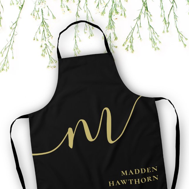 Modern Monogram Script Calligraphy Black Gold Name Schürze (Von Creator hochgeladen)