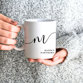 Modern Monogram Script Calligraphy Schwarz-weiß Kaffeetasse