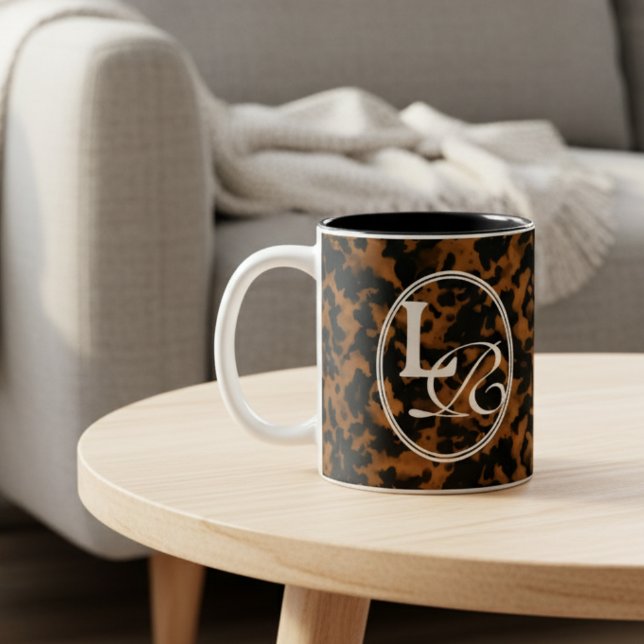 Modern Monogram Tortoise Shell Print Zweifarbige Tasse (Add a touch of chic charm to your phone with this Elegant Typography Monogram Tortoise Shell Mug! )