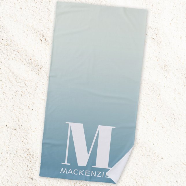 Modern Monogramm Anfangsname Aquamarin Aqua Gradie Strandtuch (Modern monogram initial name personalized aqua teal blue green gradient beach towel)