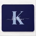 Modern Navy Blue Script Monogram Mousepad<br><div class="desc">Dieses schlichte,  elegante marineblaue Mousepad mit Ihrem Vornamen in einem trendigen Script-Schriftart in Weiß tippt Ihren ersten Start in einem modernen Kappe-Schriftart in hellblau und ist perfekt für Ihr Büro/Ihren Schreibtisch. Es ist stilvoll und trendig und dennoch sehr klassisch.</div>