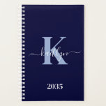 Modern Navy Blue Script Monogram Planer<br><div class="desc">Dieser schlichte, elegante, blau 5, 5 x 8, 5 weiche Planer mit Ihrem Vornamen in einem trendigen Script-Schriftart in Weiß tippt Ihren ersten Start in einem modernen Kappe-Schriftart in hellblau ist perfekt für Sie. Es ist stilvoll und trendig und dennoch sehr klassisch. Es wird behaltend Termine, Treffen, Termine, Hausaufgaben leicht...</div>