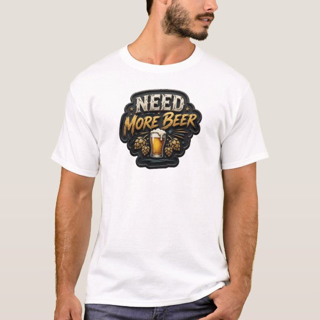 Modern NEED MORE BEER Slogan T-Shirt (Vorderseite)