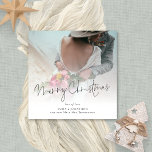 Modern Newlyweds Foto Overlay Frohe Weihnachten<br><div class="desc">Modernes Newlyweds Foto Overlay Frohe Weihnachten digital erhältlich oder gedruckt. Moderner Stil mit modernen handgeschriebenen Stil Set-Skript für den Haupt-Header und leicht personalisieren mit Ihrem Gruß und Namen am Ende und ersetzen Sie das Foto durch Ihr Lieblings-Hochzeitsfest Foto. Ein Farbverlauf wird überlagert,  der Text wird teilweise überlagert.</div>