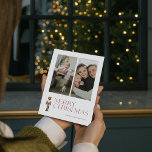 Modern Nutcracker Merry Typografy 2 Foto Feiertagskarte<br><div class="desc">Es ist wieder die Zeit des Jahres - Weihnachten! Schauen Sie sich nur diese moderne und trendige Weihnachtskarte an, um die Freude und die Botschaft der Liebe Ihrer Familie zu teilen. Die festliche Typografie in Bordeaux hebt sich von der Karte ab und wird durch einen Aquarellknacker hervorgehoben, der zwei Ihrer...</div>
