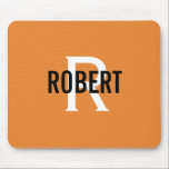 Modern orange-weiße Monogramm-Männer nennen Mauspa Mousepad<br><div class="desc">Modernes Design mit orangefarbenem Hintergrund,  ein modernes weißes Monogramm mit schwarzem Namen. Personalisieren Sie mit Ihrem Namen und Initial.</div>