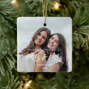 Modern Our First Christmas als Mrs. and Mrs. Foto Keramikornament