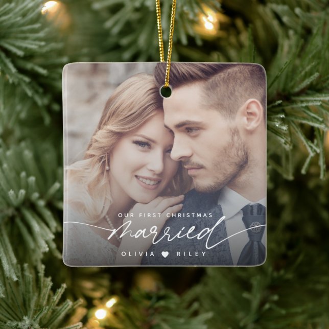 Modern Our First Christmas Verheiratet Foto Script Keramikornament (Baum)