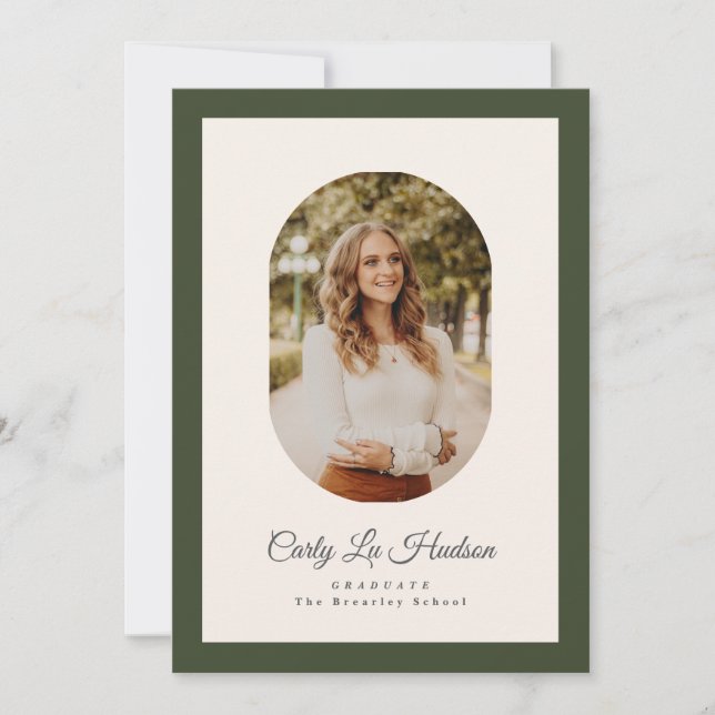 Modern Oval Green High School Photo Graduate Ankündigung (Vorderseite)