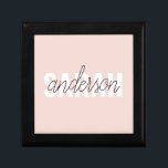 Modern Pastell Pink Beauty Personalisiert Erinnerungskiste<br><div class="desc">Modern Pastell Pink Beauty Personalisiert</div>