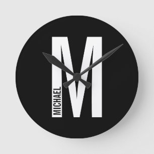 Modern Personalized Bold Monogram and Name Runde Wanduhr